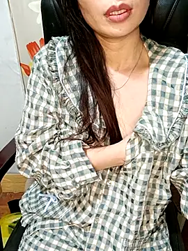 Snapshot of Blythe_69 chatting on October 24, 2025, 11:48 pm Blythe 69 online show from October 24, 2025, 11:48 pm