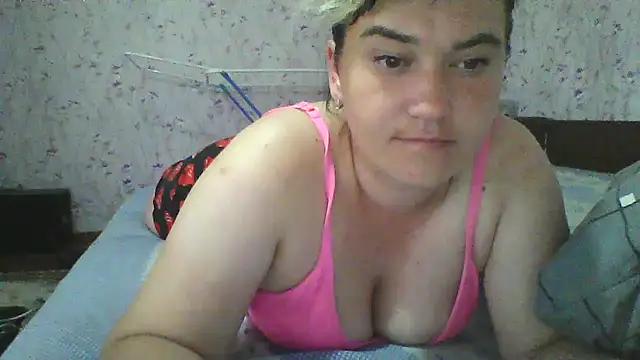 Snapshot of HollyLaBerry chatting on July 2, 2026, 10:43 am HollyLaBerry online show from July 2, 2026, 10:43 am