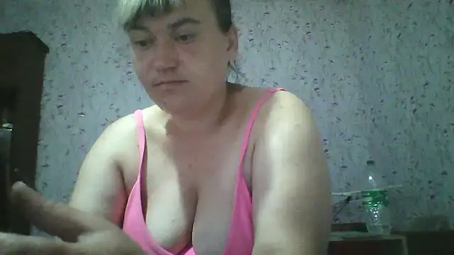 Snapshot of HollyLaBerry chatting on July 4, 2026, 7:26 am HollyLaBerry online show from July 4, 2026, 7:26 am
