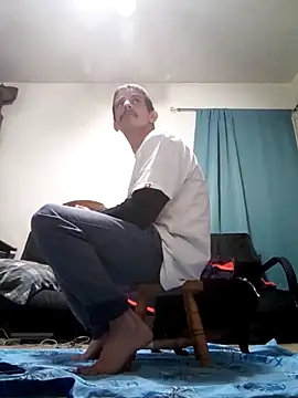 Snapshot of LongDickZee562 chatting on March 4, 2025, 9:40 am LongDickZee562 online show from March 4, 2025, 9:40 am