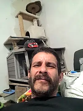 Snapshot of LongDickZee562 chatting on October 18, 2025, 6:21 pm LongDickZee562 online show from October 18, 2025, 6:21 pm