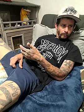 Snapshot of LongDickZee562 chatting on October 19, 2025, 9:56 am LongDickZee562 online show from October 19, 2025, 9:56 am