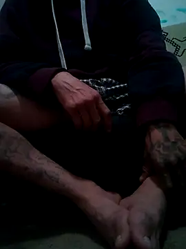 Snapshot of LongDickZee562 chatting on February 20, 2025, 1:25 am LongDickZee562 online show from February 20, 2025, 1:25 am