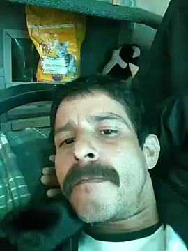 Snapshot of LongDickZee562 chatting on December 10, 2024, 5:22 pm LongDickZee562 online show from December 10, 2024, 5:22 pm