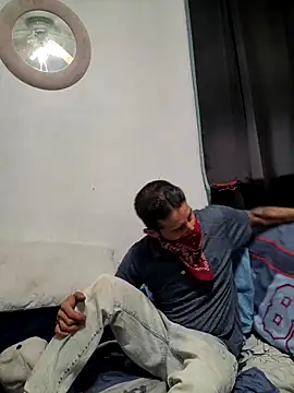 Snapshot of LongDickZee562 chatting on November 28, 2025, 3:50 am LongDickZee562 online show from November 28, 2025, 3:50 am