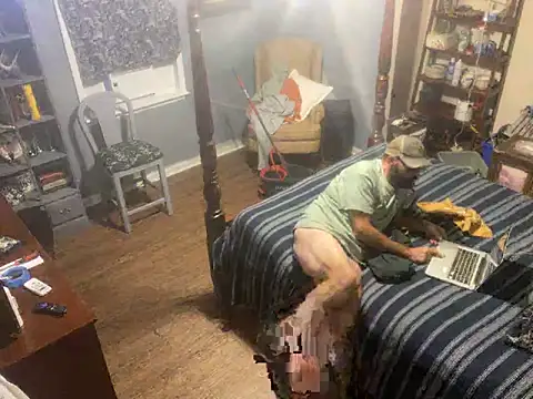 Onesieboy4daddys online show from November 25, 2025, 4:57 am