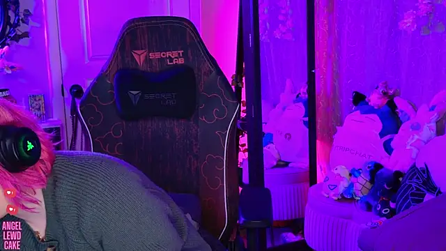 Snapshot of Angel-Lewd-Cake chatting on May 18, 2026, 3:17 am Angel-Lewd-Cake online show from May 18, 2026, 3:17 am