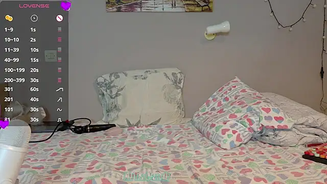 Snapshot of AlinaCandy_ chatting on October 25, 2025, 12:10 am AlinaCandy online show from October 25, 2025, 12:10 am