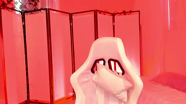 Snapshot of your_khloe chatting on December 16, 2025, 12:42 pm your khloe online show from December 16, 2025, 12:42 pm