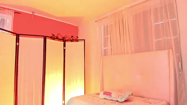 Snapshot of your_khloe chatting on November 12, 2025, 2:32 pm your khloe online show from November 12, 2025, 2:32 pm