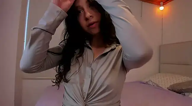 Snapshot of tierra_n chatting on February 5, 2025, 10:33 pm tierra n online show from February 5, 2025, 10:33 pm