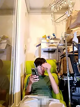 freeeeeessssss111 online show from October 13, 2025, 3:13 pm