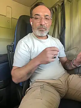 Snapshot of dzhakar chatting on April 22, 2026, 10:44 am dzhakar online show from April 22, 2026, 10:44 am