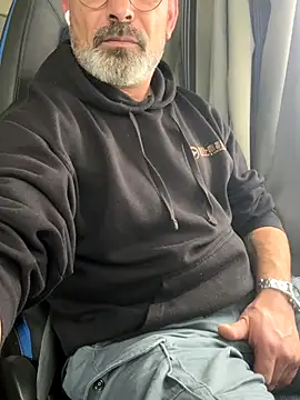 Snapshot of dzhakar chatting on January 7, 2026, 11:37 am dzhakar online show from January 7, 2026, 11:37 am