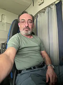 Snapshot of dzhakar chatting on December 22, 2025, 12:16 pm dzhakar online show from December 22, 2025, 12:16 pm