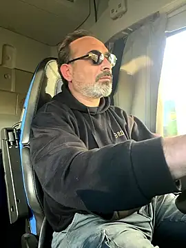 Snapshot of dzhakar chatting on January 14, 2026, 11:47 am dzhakar online show from January 14, 2026, 11:47 am