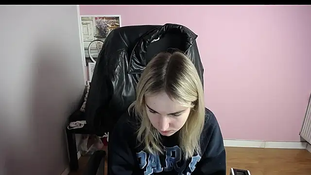 Snapshot of viktoria_lovely chatting on February 16, 2026, 6:34 am viktoria lovely online show from February 16, 2026, 6:34 am