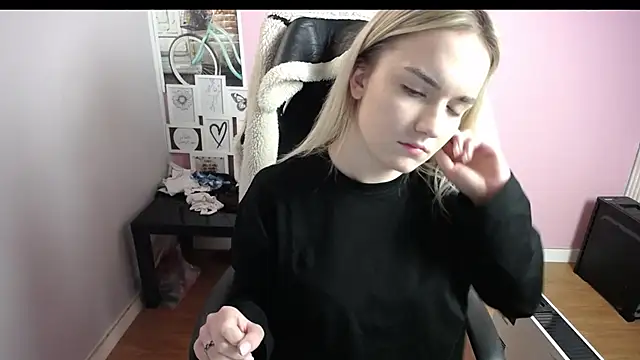 Snapshot of viktoria_lovely chatting on December 19, 2025, 12:40 pm viktoria lovely online show from December 19, 2025, 12:40 pm