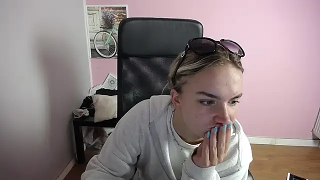 viktoria lovely online show from July 21, 2026, 6:59 am