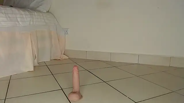 Perqueen online show from October 17, 2025, 9:05 pm