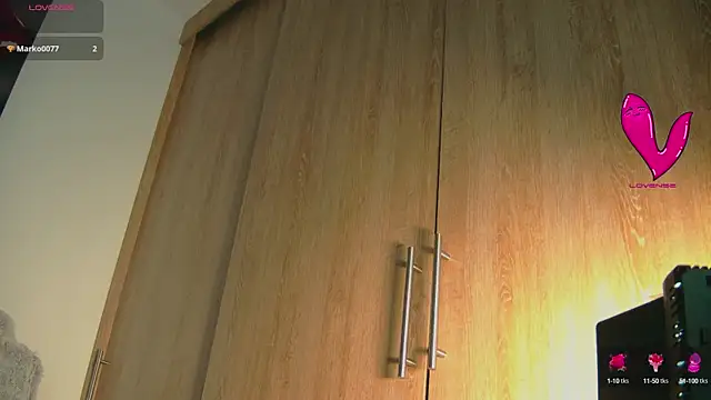 aidaadams online show from October 12, 2025, 9:21 am