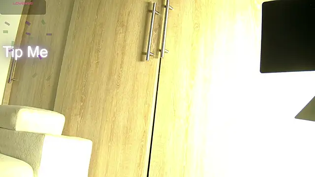 aidaadams online show from November 13, 2025, 11:14 am