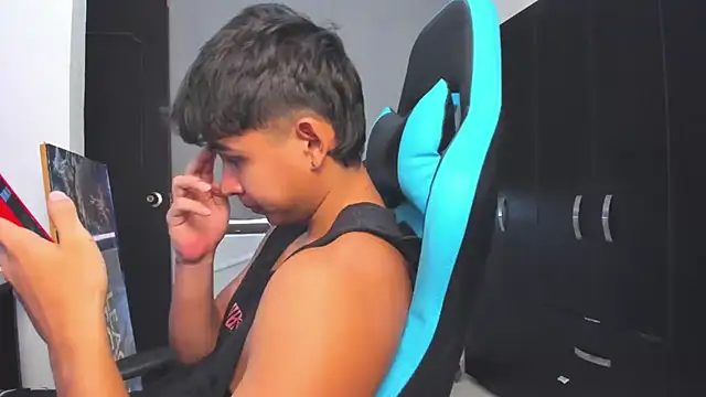 Snapshot of Bray_Kevin chatting on November 4, 2025, 8:01 pm Bray Kevin online show from November 4, 2025, 8:01 pm