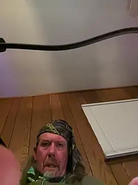 Snapshot of Helmut1971 chatting on December 23, 2025, 6:23 am Helmut1971 online show from December 23, 2025, 6:23 am