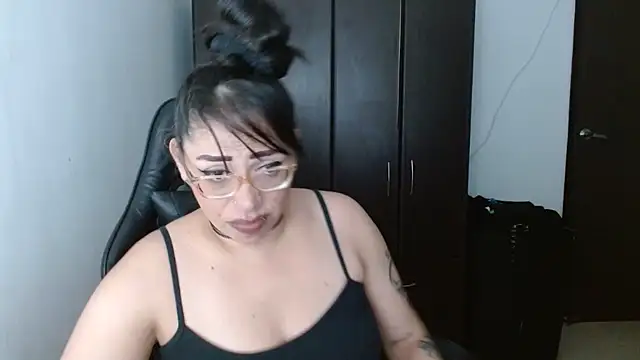 natashasmithe online show from February 24, 2025, 4:16 am