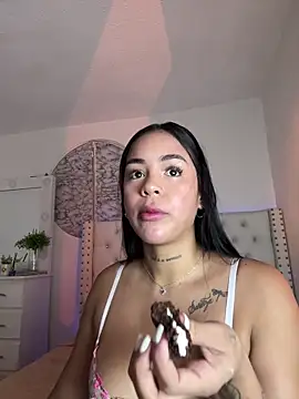 Snapshot of IsabelaVanegas_ chatting on September 25, 2025, 3:29 pm IsabelaVanegas  online show from September 25, 2025, 3:29 pm