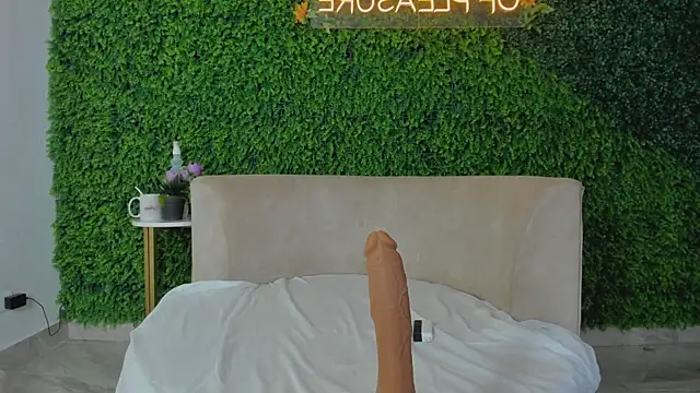 Snapshot of Abby-me chatting on December 14, 2025, 8:14 pm Abby-me online show from December 14, 2025, 8:14 pm