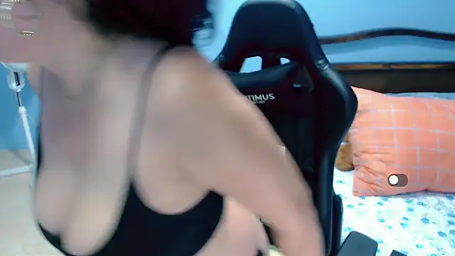 Snapshot of Lily_Benet1 chatting on November 7, 2025, 1:21 am Lily Benet1 online show from November 7, 2025, 1:21 am