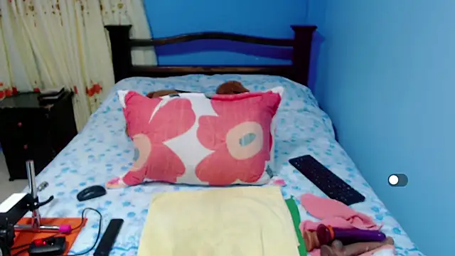 Snapshot of Lily_Benet1 chatting on November 21, 2025, 5:12 pm Lily Benet1 online show from November 21, 2025, 5:12 pm