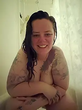 Snapshot of curvybrat93 chatting on July 2, 2026, 10:49 pm curvybrat93 online show from July 2, 2026, 10:49 pm