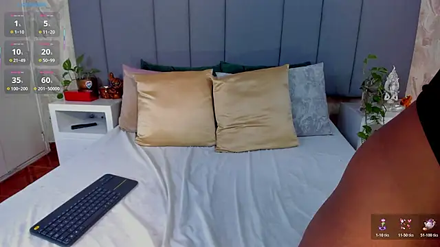 JulianaMiller online show from November 4, 2025, 1:09 am