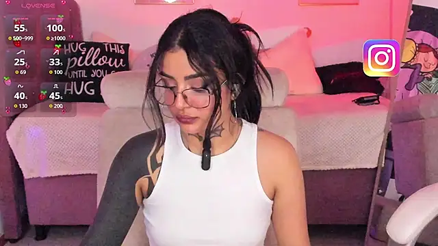 Hinataw33d01 online show from November 26, 2025, 1:38 am