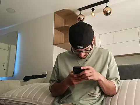 Phantom Bigger1 online show from January 7, 2026, 2:33 pm