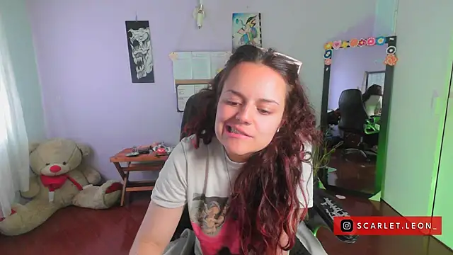 Scarletleon77 online show from March 3, 2025, 4:58 pm