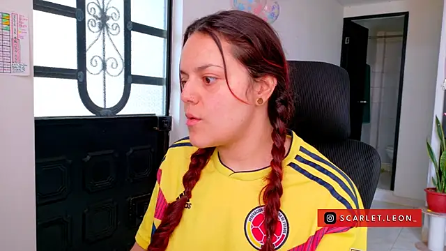 Scarletleon77 online show from June 17, 2026, 5:56 pm