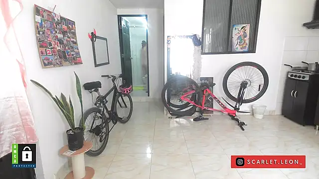 Scarletleon77 online show from October 2, 2025, 1:36 pm