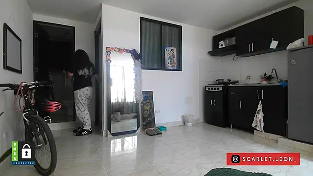 Scarletleon77 online show from September 25, 2025, 3:40 pm