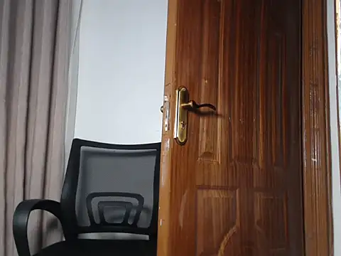 leslie bebby2 online show from April 10, 2026, 12:39 am