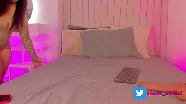 Snapshot of sarah-bonneth chatting on December 2, 2025, 11:34 am sarah-bonneth online show from December 2, 2025, 11:34 am