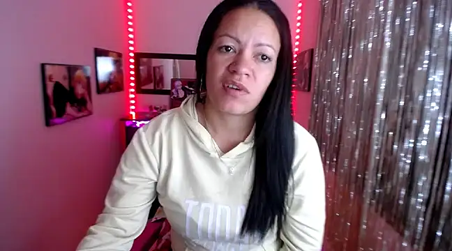 Cristal w online show from March 17, 2025, 2:56 pm