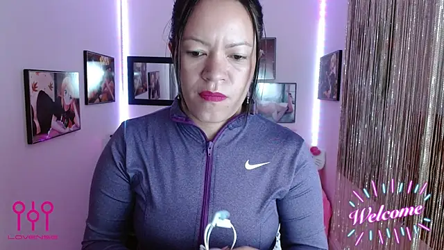 Cristal w online show from September 12, 2025, 1:00 pm