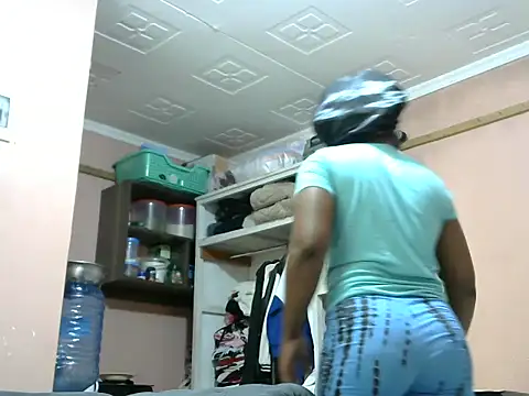 Snapshot of slender-qwene chatting on May 4, 2026, 9:12 am slender-qwene online show from May 4, 2026, 9:12 am