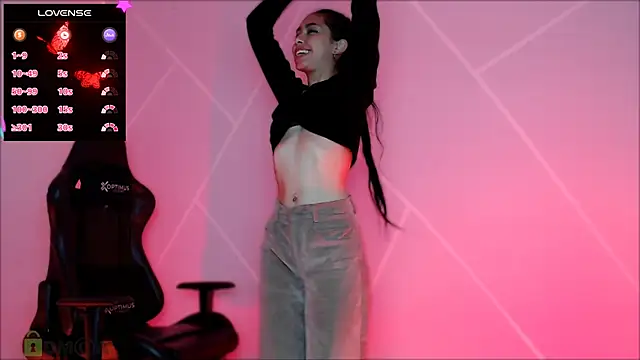 Snapshot of lilylouisee chatting on March 5, 2025, 1:39 pm lilylouisee online show from March 5, 2025, 1:39 pm