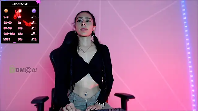 Snapshot of lilylouisee chatting on March 5, 2025, 5:39 pm lilylouisee online show from March 5, 2025, 5:39 pm