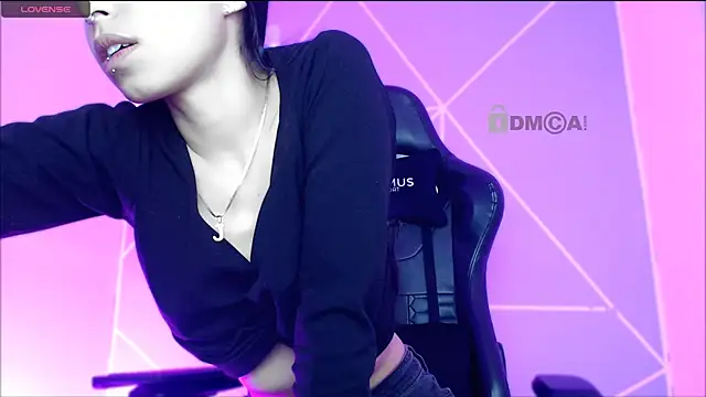 Snapshot of lilylouisee chatting on November 14, 2025, 7:06 pm lilylouisee online show from November 14, 2025, 7:06 pm