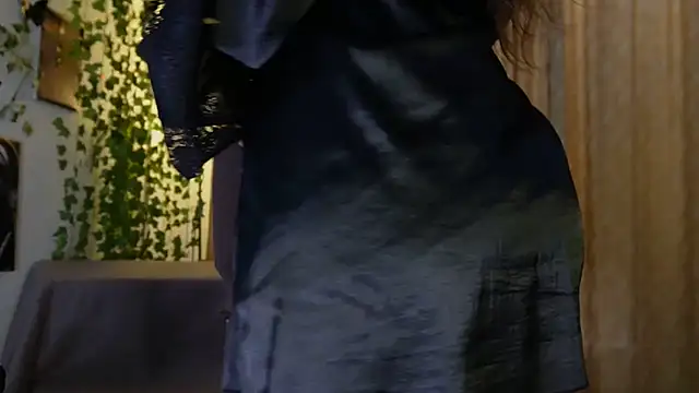 Snapshot of NaughtYHomemadE chatting on March 8, 2025, 10:43 am NaughtYHomemadE online show from March 8, 2025, 10:43 am